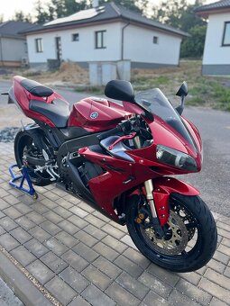 Yamaha r1 - 4