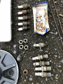 Prodám krabici ND dílů na staré Škoda 100/105/120 - 4