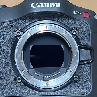 Canon EOS C70 - 4