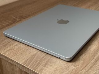 Macbook Apple M4 chip 16GB LPDDR5 RAM 256GB solid-state disk - 4