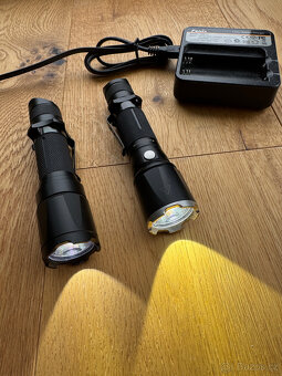 2x LED taktická svítilna FENIX s bateriemi a nabíječkou - 4