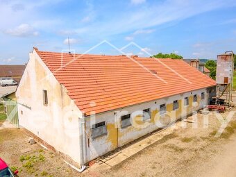 Nabízíme k pronájmu zemědělský areál o celkové ploše 2 268 m - 4