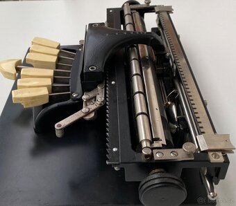 Pichtův psací stroj Monika, obouruční, perfektní stav - 4