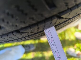 prodám zimní pneu s originálními disky na AUDI Q5 - 4