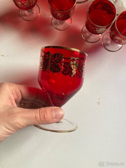 Červené sklenice - 4