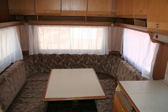 Karavan Dethleffs 490 s markýzou pro 5 osob. - 4