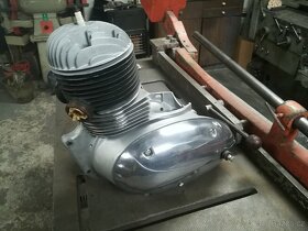 Motor jawa 250 pérák FJ po go - 4