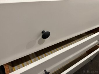 Krásná bílá 3-šuplíková komoda IKEA HEMNES č.2 - 4