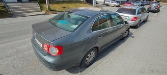 VW Jetta 2.0 TDI - 4