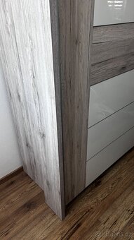 šatní skříň - 4