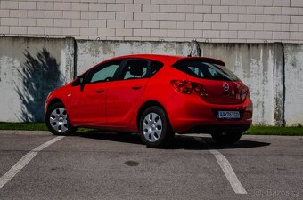 Opel Astra 1.4 ecoFLEX Cosmo - 4
