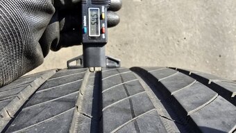 Letní pneu 235/40/19 Michelin - 4
