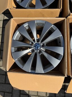 ORIGINÁL Alu Volkswagen PHOENIX R17, 5x112 - TOP STAV - 4