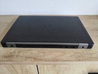 Dell 5570 i5 / 16 GB / 256 SSD / Windows 11 - 4