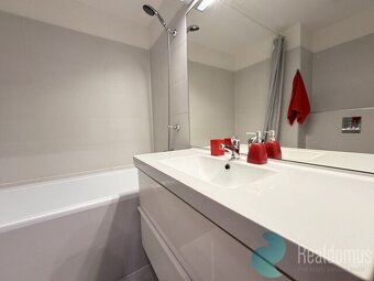 Pronájem, byt 2+kk, lodžie, parkovací stání, ul. Staroměstsk - 4