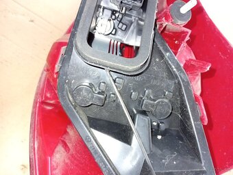Levé zadní světlo Peugeot 207 do roku 2009 3 a 5 dv. - 4