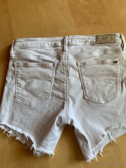 dámské bílé kraťasy zn. Tommy Hilfiger - vel. S/M - 4
