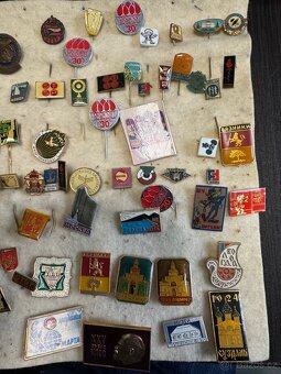 90 kusů odznaků, sbírka, různé - 4