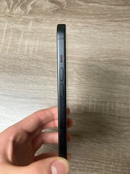 iPhone 15 černá- 128 GB - 4