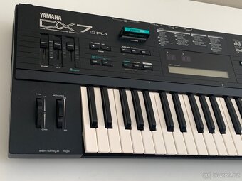 Krásná Yamaha DX7IIFD - 4