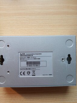 Prodám Wifrouter Microtik RB951Ui-2HnD a. 2ks. switch Zyxel - 4