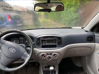 Hyundai Accent 1.4 71kw, dobrý stav - 4