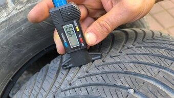 215/65R16 102V, celoroční - 4