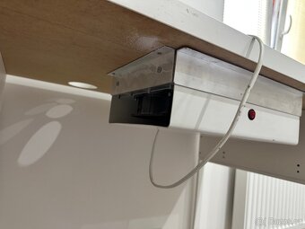 STŮL NA MANIKÚRU S LAMPOU A ODSÁVAČKOU KOMPLET SET - 4