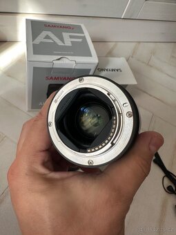 Samyang AF 75/1.8 pro Sony FE + dokovací stanice - 4