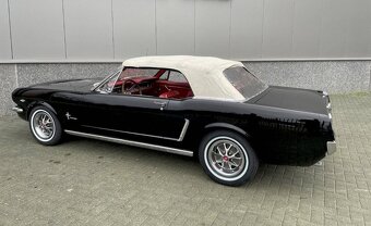 Ford Mustang Convertible - 4