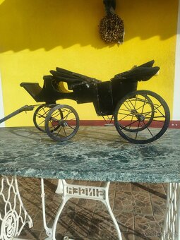 Starý koňský kočár pro panenky Landauer - 4