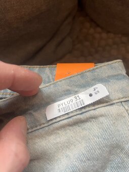 Tommy Hilfiger a Review (baggy / skate) - 4