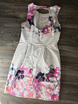 Bavlněné šaty s květy Oasis - 4