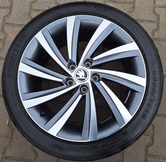 Disky originální Škoda Octavia IV 5x112 R18 Perseus - 4