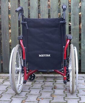 056- Mechanický invalidní vozík Meyra. - 4