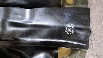 Latex šaty a body - 4