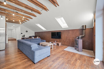 Bytová jednotka 4+kk (202 m2) v rodinném domě s terasou a dv - 4