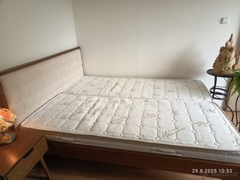 Postel s matracemi + 2 noční stolky - 4