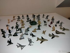 Sada vojáků 55ks, 4ks letadel, 1x tank - 4