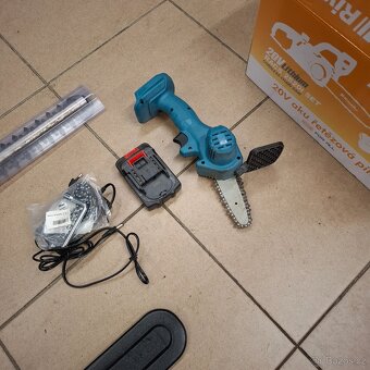 Prodám aku pilu,jednoruční pilku a plotostřih - 4