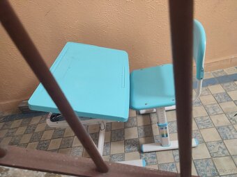 Rostoucí psací stůl s židlí - 4