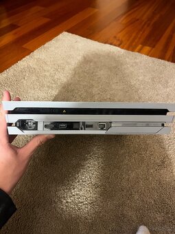 PlayStation 4 Pro 1TB Limited Edition - 4