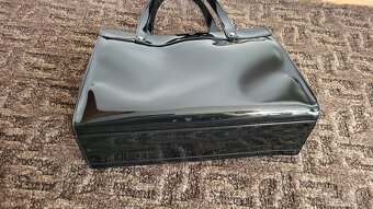 Armani Jeans lesklá kabelka - 4