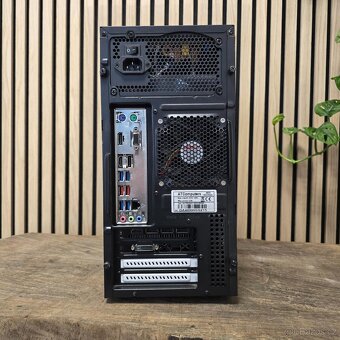 PC - R3 2200G / 16GB RAM / RX 580 8GB / 250GB SSD+ 1TB HDD - 4