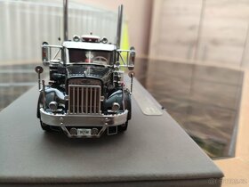 1/50 Autocar DC - 75 T Howard Trucking Midnite - 4