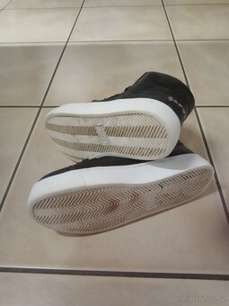 Prodáme dívčí tenisky zn.Garvalin vel.32 - 4