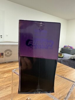 Pokemon ETB Fusion strike včetně akrylu na ochranu - 4