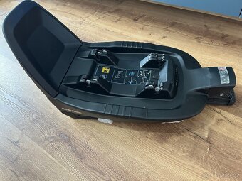Sedačka Maxi Cosi Pearl Pro 2 i-Size + izofix FamilyFix3 - 4