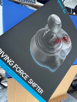 Volant Logitech G923 + pedály + řadící páka - 4