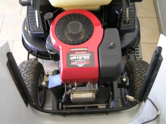 Prodám zahradní traktor LAWNBOSS 6015 H - 4